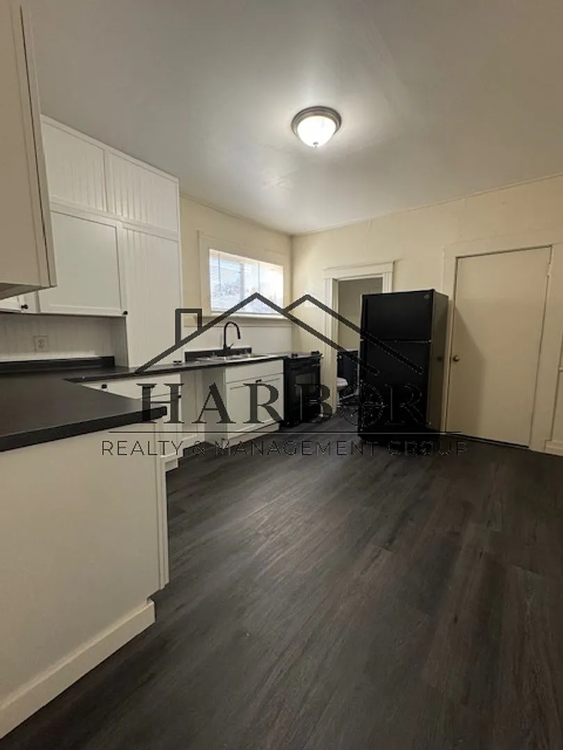 1/2 Off first full month of rent! — Photo 2