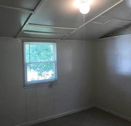 4th image of 108 W Hallmark Ave