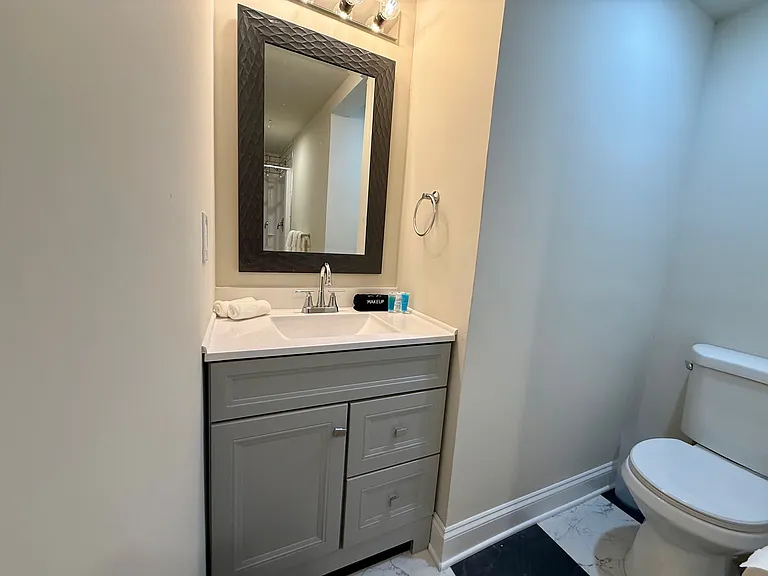 Main level bath