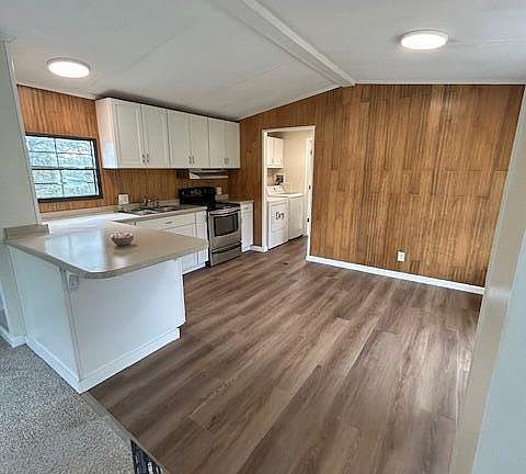 3rd image of 140 Midway Cir