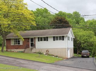 954 Clearview Ln, Peckville, PA 18452