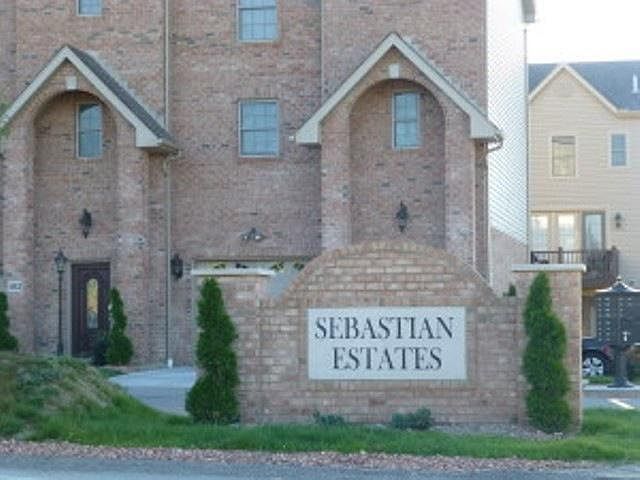 Plan Entrance Front Unit View