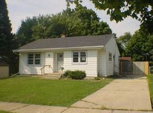 2920 Pleasant View Ave, Rockford, IL 61108