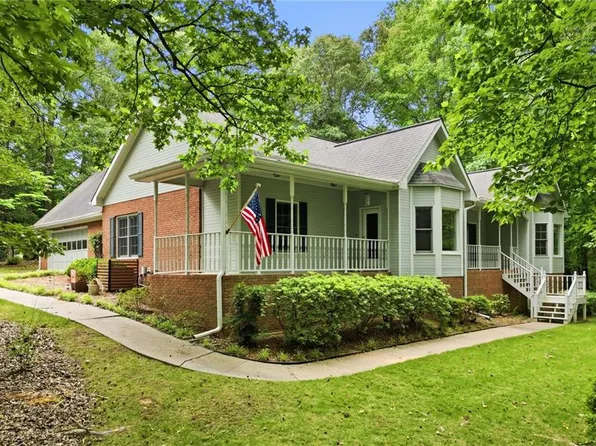 35 Elmtree Dr, Sharpsburg, GA 30277