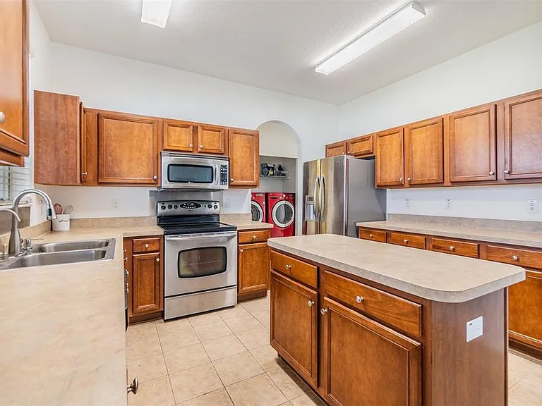 8219 Canterbury Lake Blvd — Photo 5