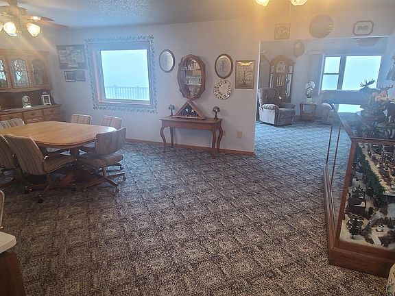 5th image of 404 E Maple St