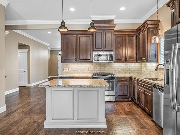 5th image of 4270 Rock Bend Dr