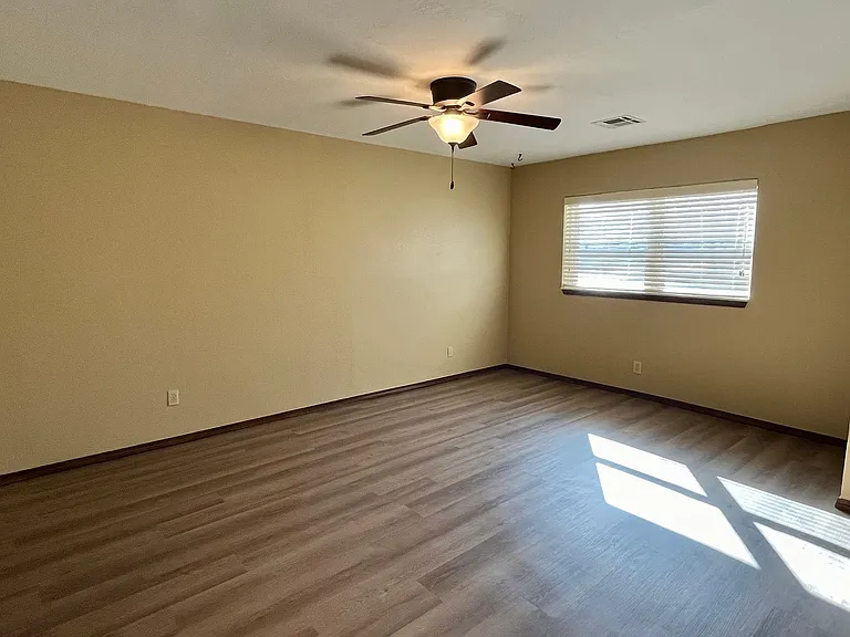 229 E Lincoln Ave — Photo 15