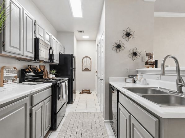 4611 E Houston St APT 2906