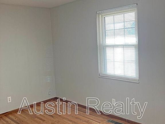 4th image of 1051 Woodland Trails Dr