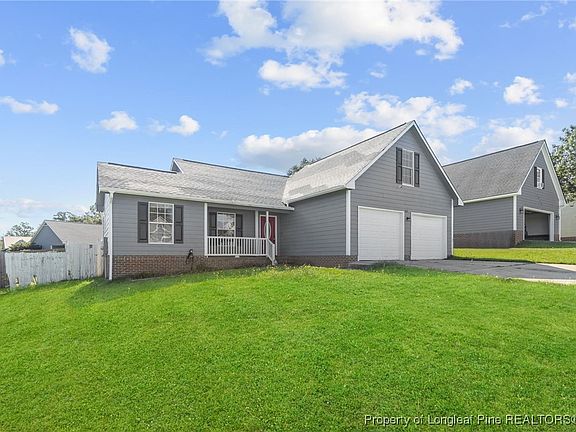 3rd image of 1419 Acacia Dr