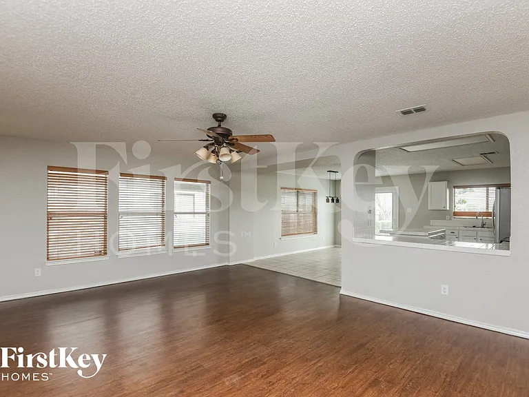 10125 Chapel Hill Ct — Photo 2