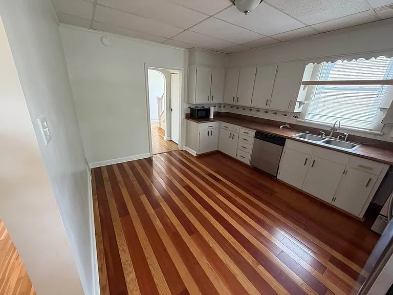 208 Clay St — Photo 9