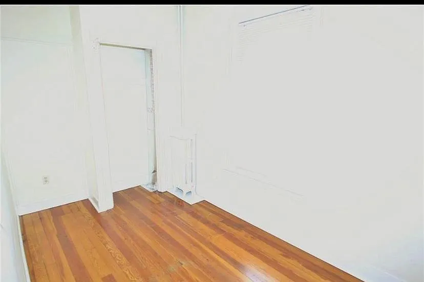 136 W Fairview St — Photo 4