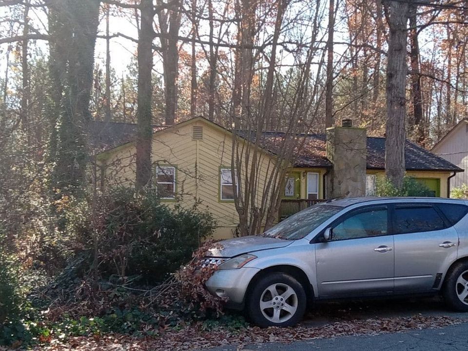 2nd image of 2468 Sweet Shrub Cir