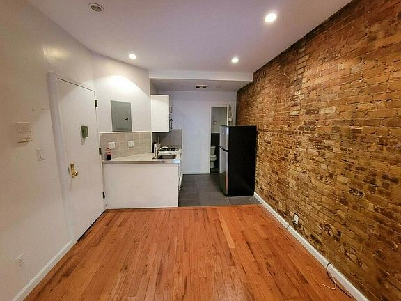 3rd image of 341 W 71st St APT 1C