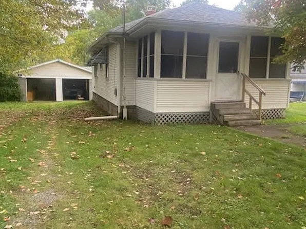 1034 Dover St SW, Warren, OH 44485