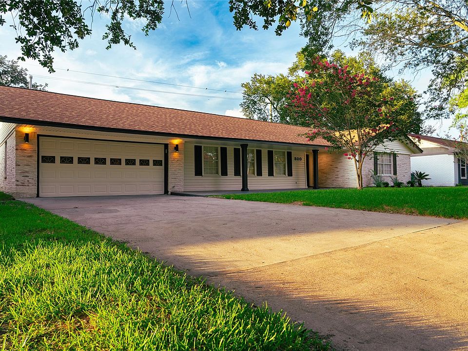 1st image of 800 Rosewood Dr