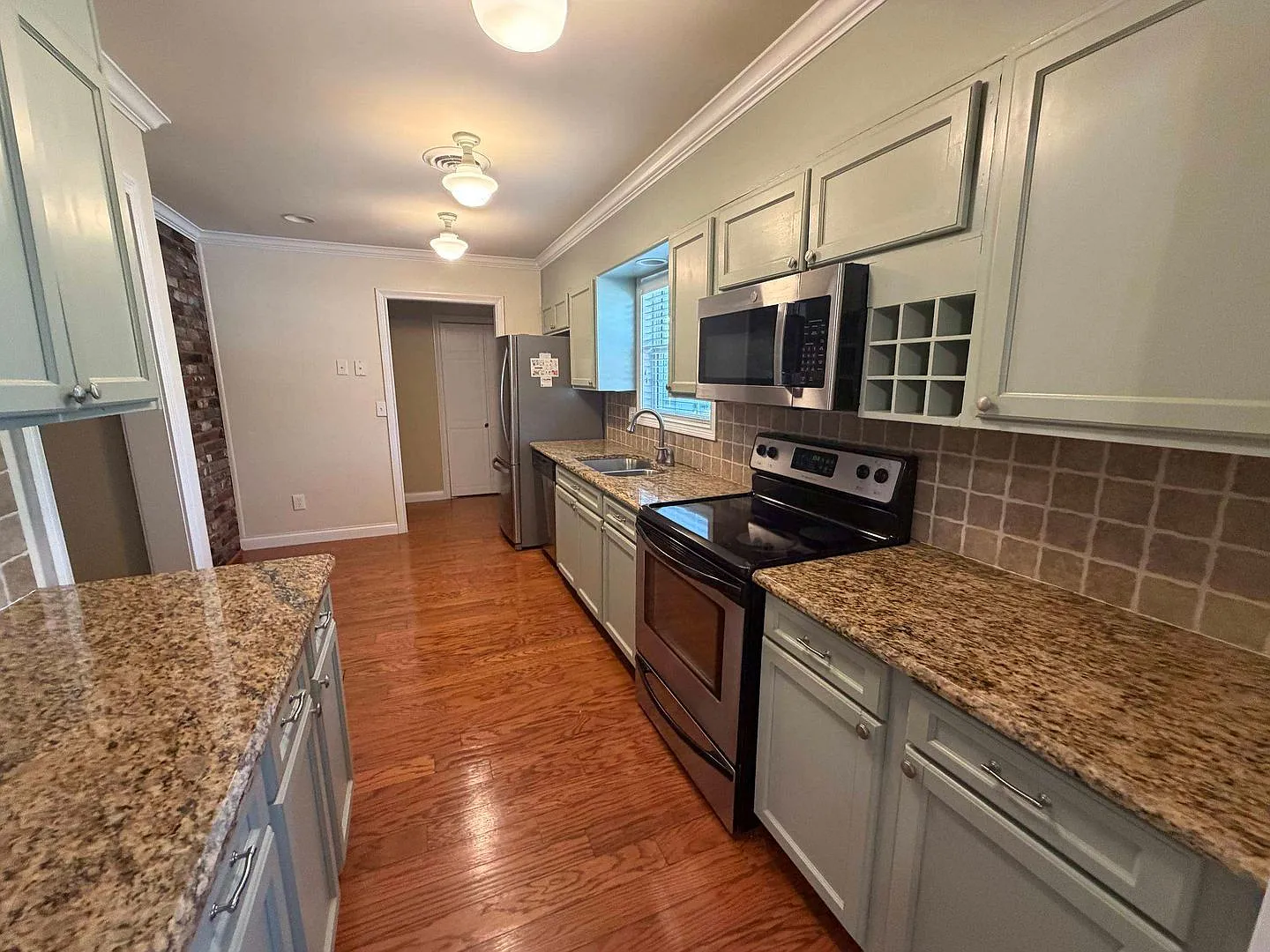 Rocky Hill Area - Updated 3 Bedroom, 2.5 Bath Home — Photo 4
