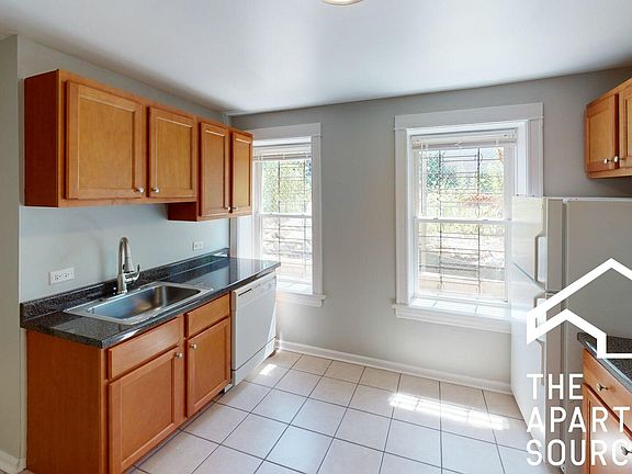 2nd image of 2475 N Clybourn Ave