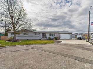 222 Sunny Ln, Emmett, ID 83617