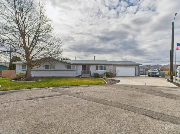 222 Sunny Ln, Emmett, ID 83617