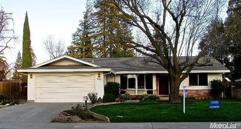 907 Ashley Ave photo 1