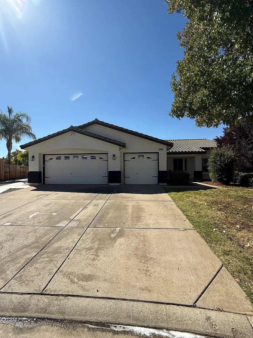 4420 Kingscote Way photo 1