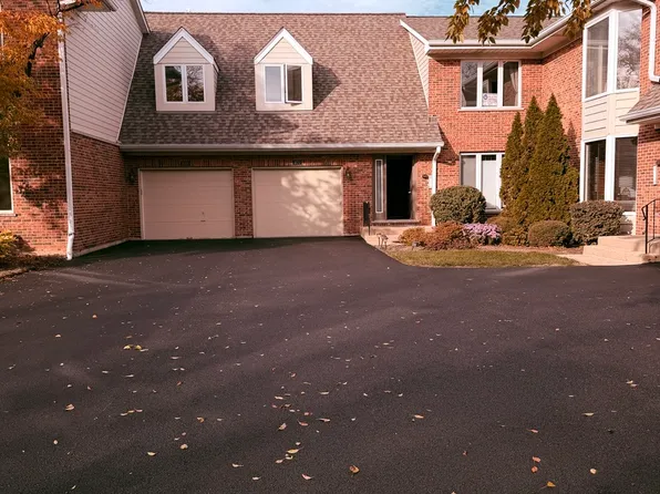 1670 N Douglas Ct, Arlington Heights, IL 60004