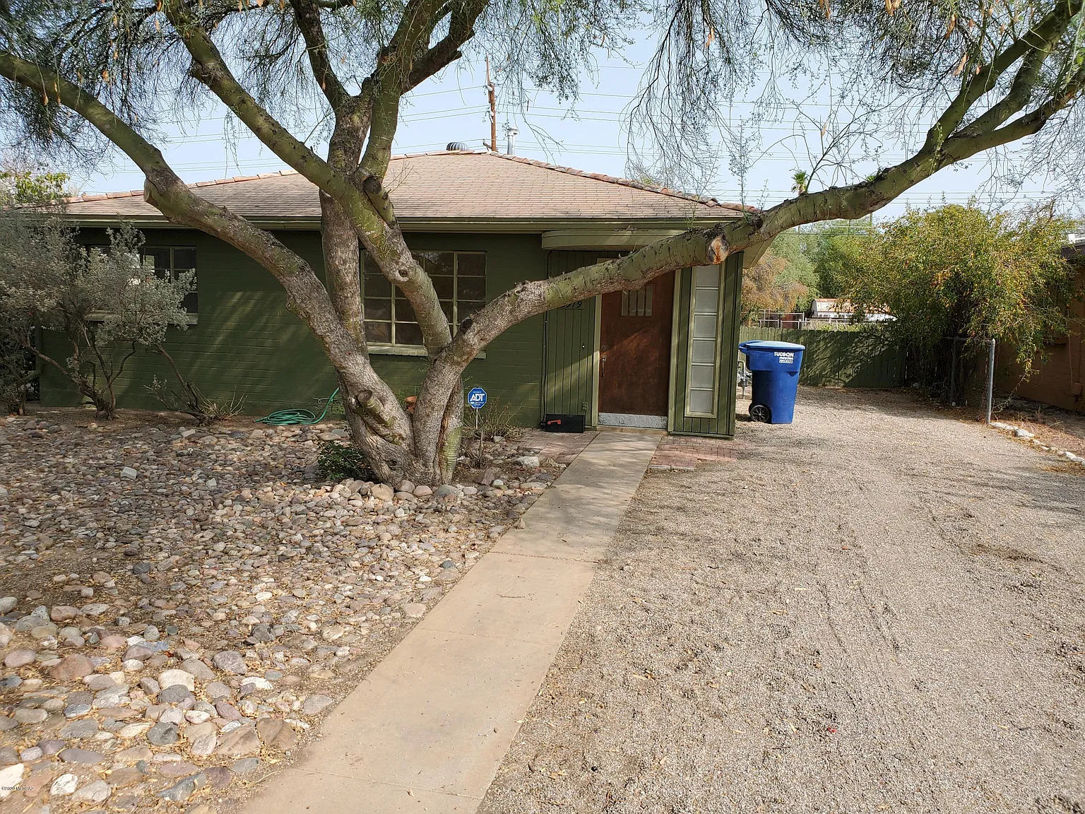 2 bed, 1.0 bath, 851 sqft, $1,550 — Photo 2