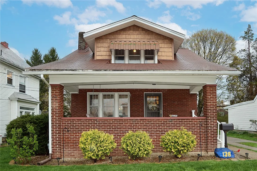 138 East Ave photo 1