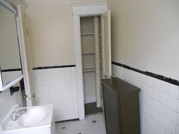 5th image of 197 North St APT B11