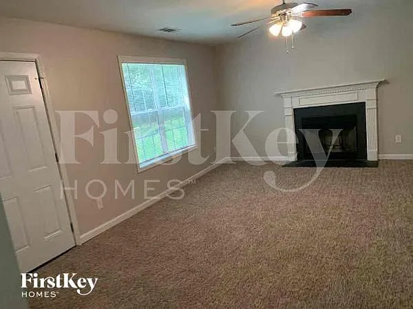4 bed, 2.5 bath, 2270 sqft, $2,065 — Photo 2