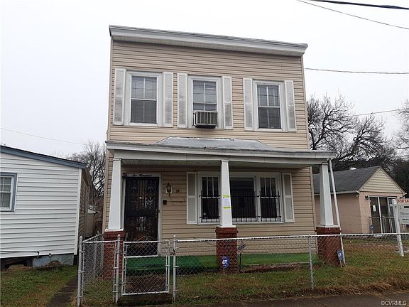 2nd image of 200 E Pilkington St
