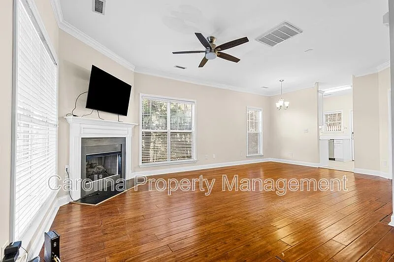 3 bed, 3.0 bath, 1354 sqft, $2,850 — Photo 4