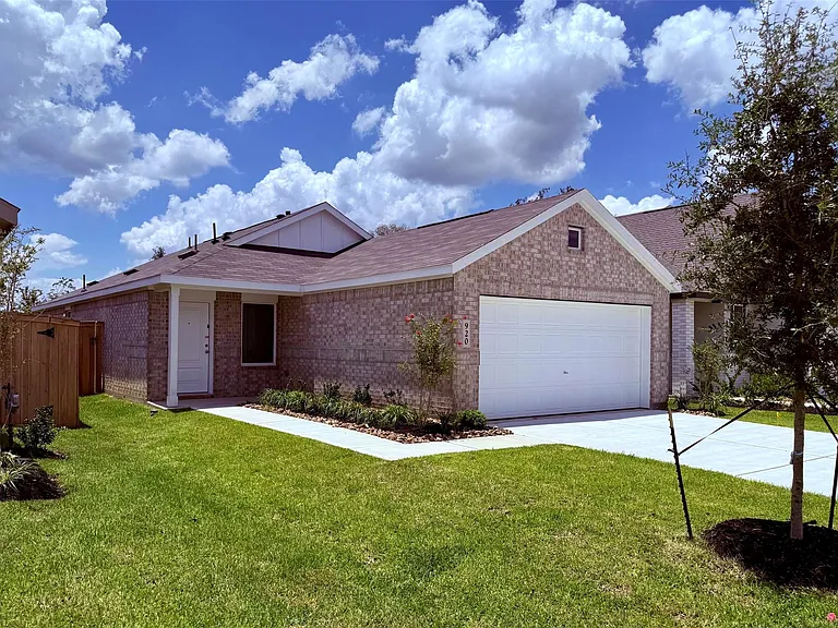 920 Capracotta Dr — Photo 2