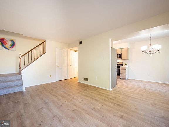 4th image of 7513 Hilltop Dr #211
