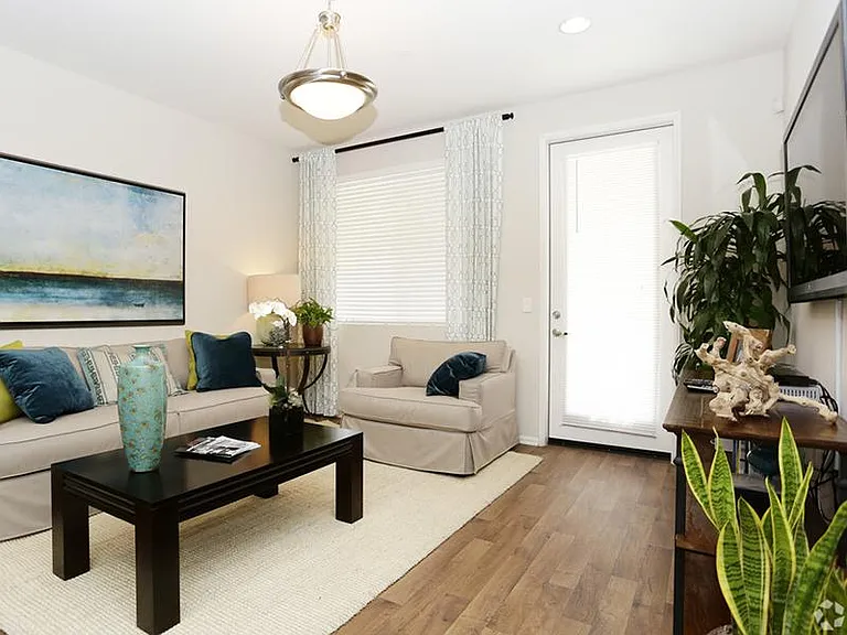 Placita Luxe Residences — Photo 48