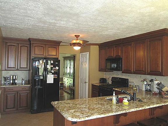 3rd image of 4077 Longford Dr NE
