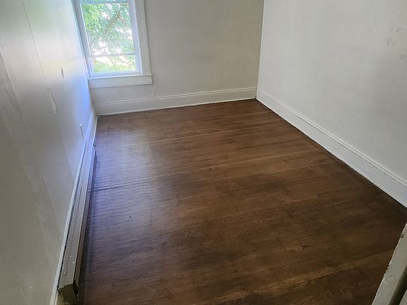 4th image of 634 Holly Ave