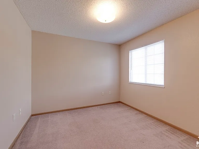 Country Meadow Residences — Photo 8