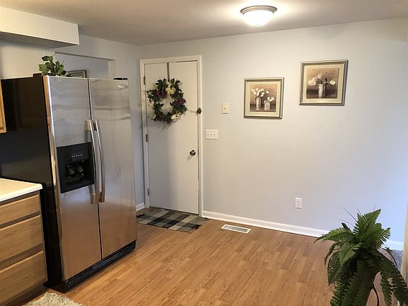 3rd image of 7617 Kern Valley Dr