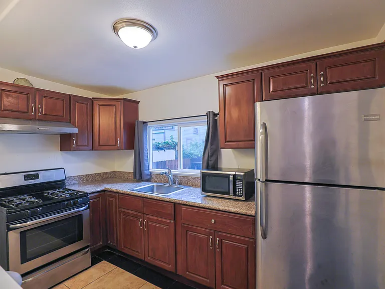 2626 S Budlong Ave #4 — Photo 4