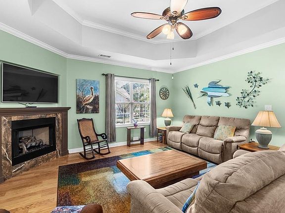 3rd image of 401 Shellbank Dr.