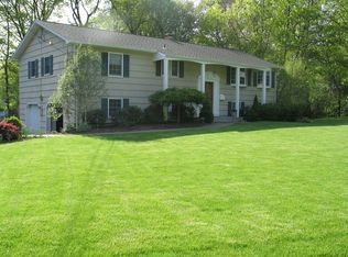 29 Surrey Dr, Norwalk, CT 06851