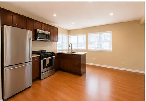 Serene Pacific Lofts Photo 1