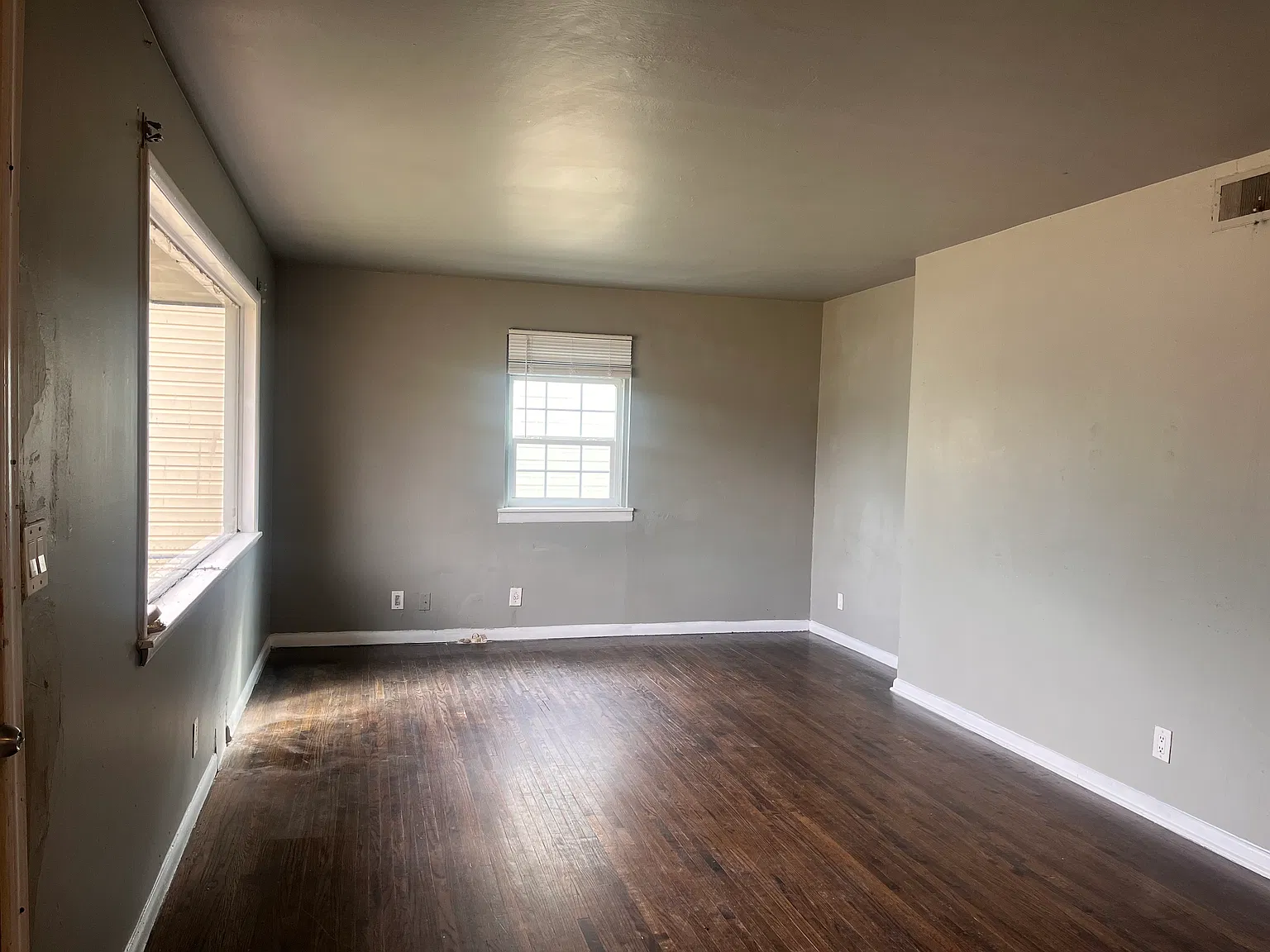 3 bed, 962 sqft, $1,200 — Photo 2