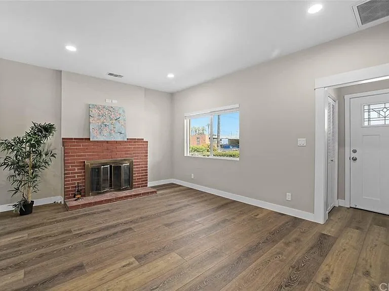 19 S Curtis Ave — Photo 2