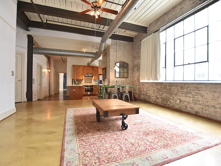 401 E 4th St #305 — Photo 3