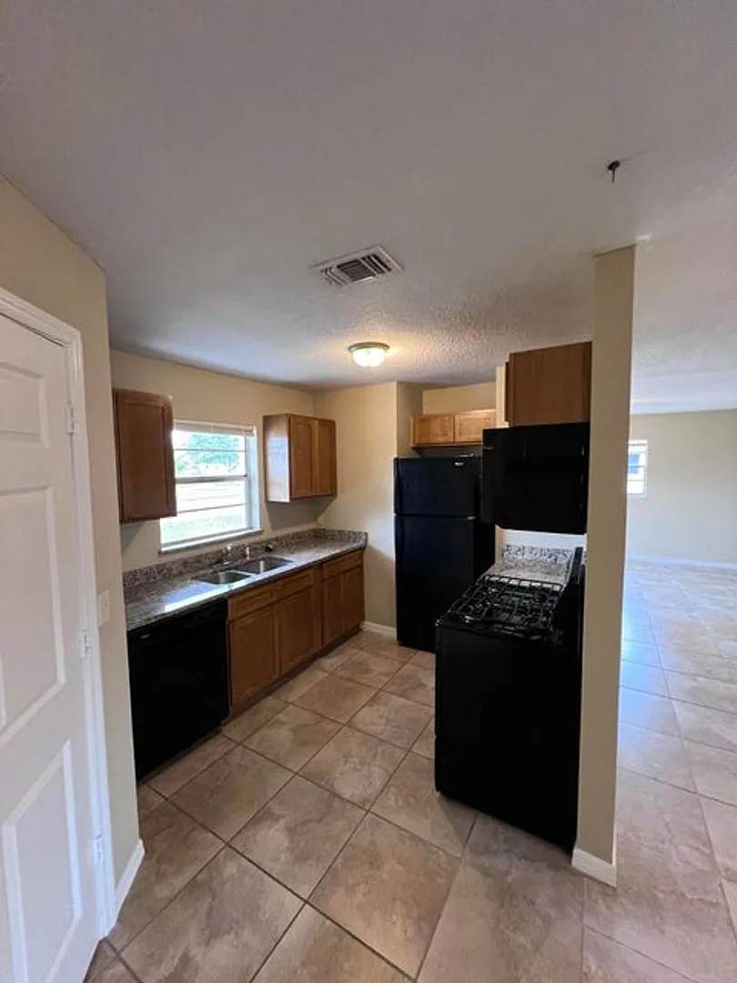 Single Family Home — Photo 4